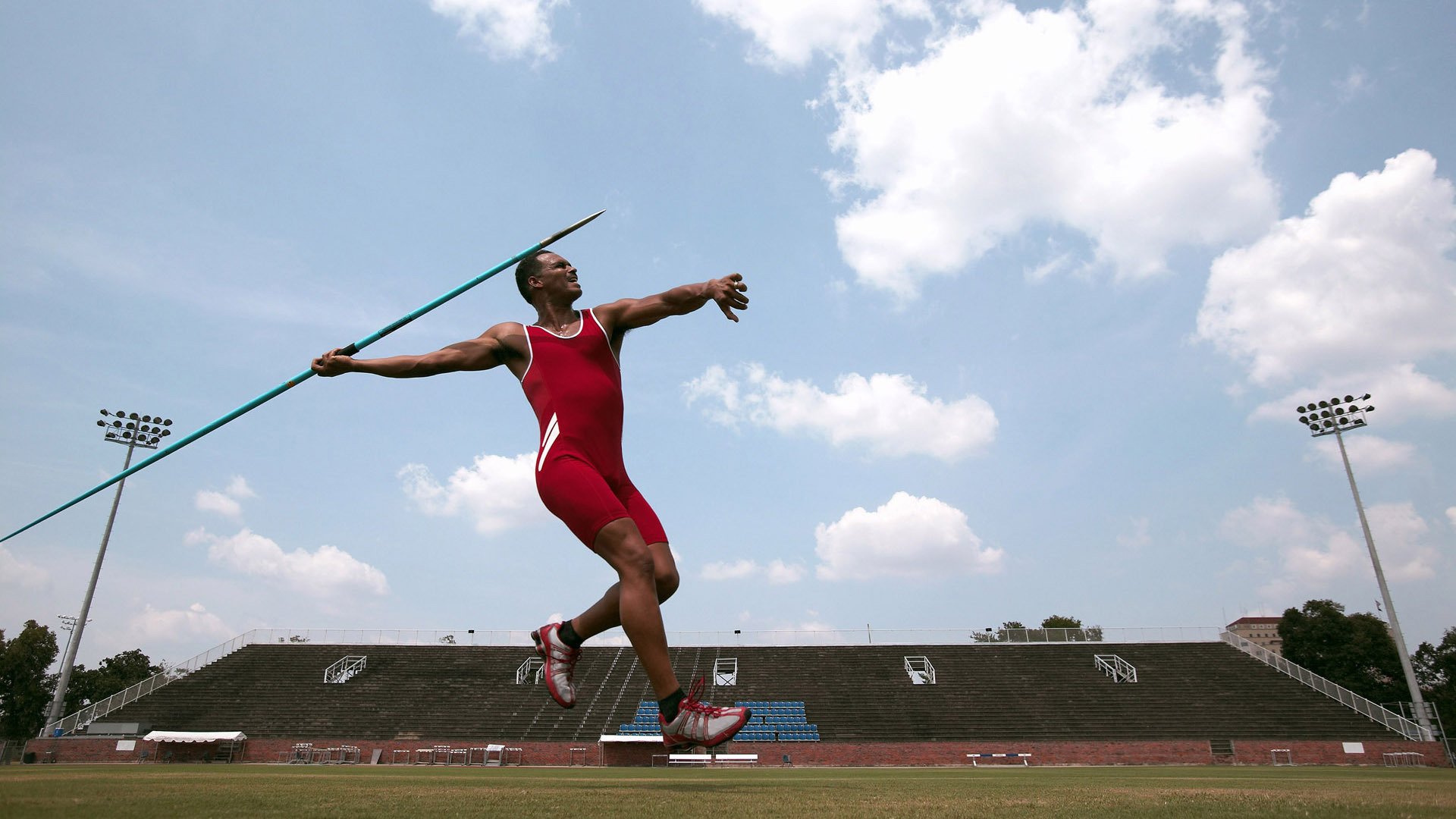 维尼修斯单节爆发导演逆转好戏，美国队末节发力击溃那不勒斯