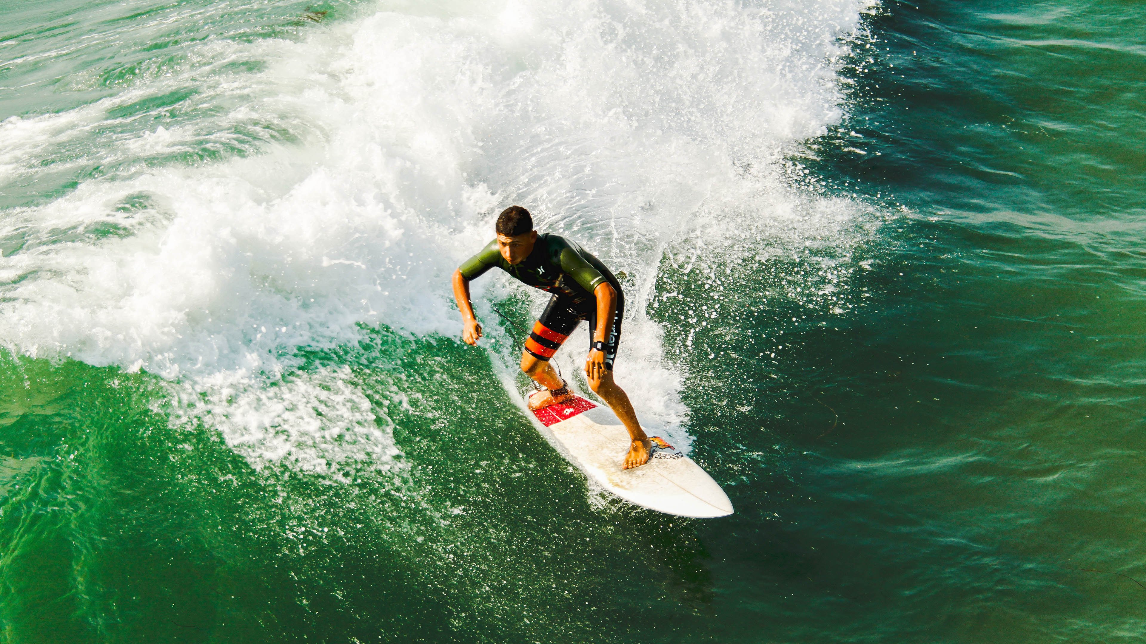 湖人逆转凯尔特人，易建联带队取胜